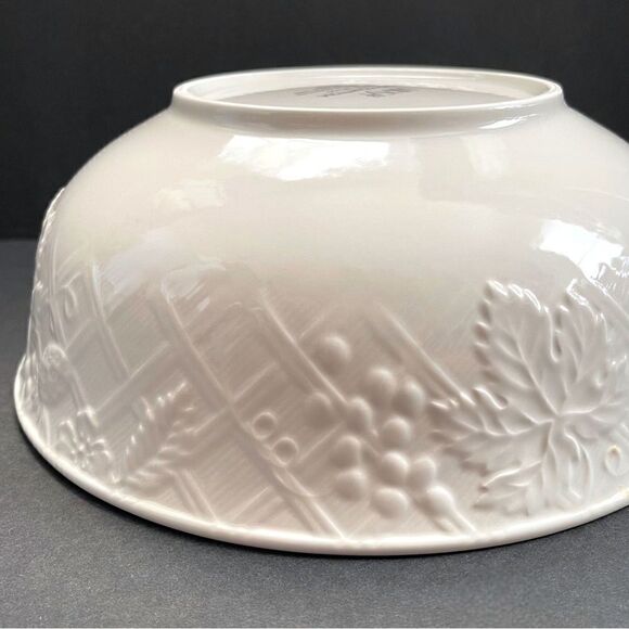 Mikasa English Countryside White 9” Stoneware Serving Salad Bowl Discontinued - Picture 14 of 16